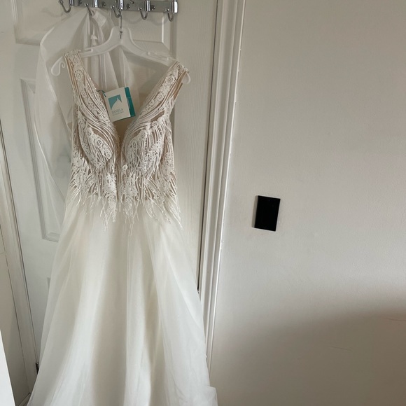 Brand New Wedding Gown Daniela Di Marino - Picture 5 of 11